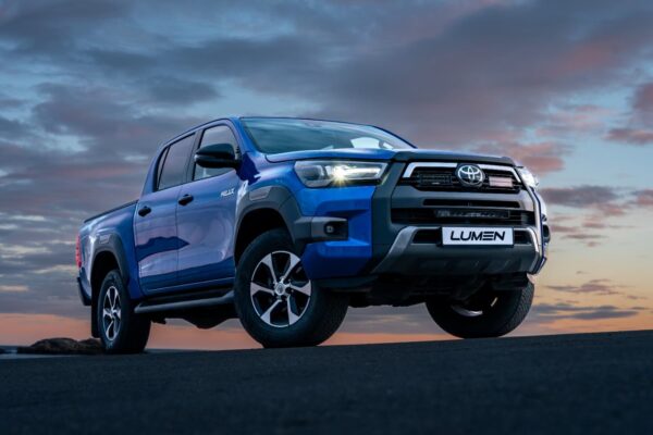Lumen Toyota Hilux SR+ Invincible X CS20 grillkit