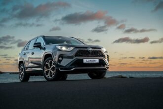Lumen Toyota Rav4 Plugin-Hybrid grillkit