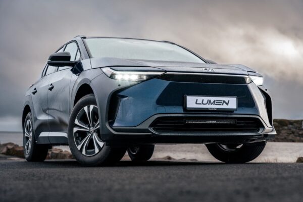 Lumen Toyota bZ4X 2024+ grillkit